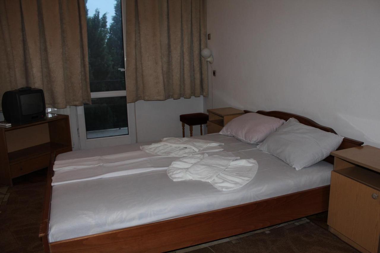 Hotel Briz 3 - Free Parking Varna Dış mekan fotoğraf